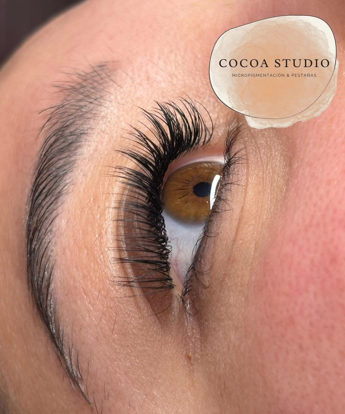 Punteo de pestañas en Cocoa Studio Roma